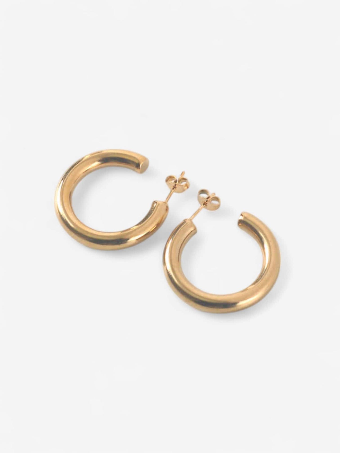 VITA | AROS GRUESOS DORADOS CON ACABADO PULIDO