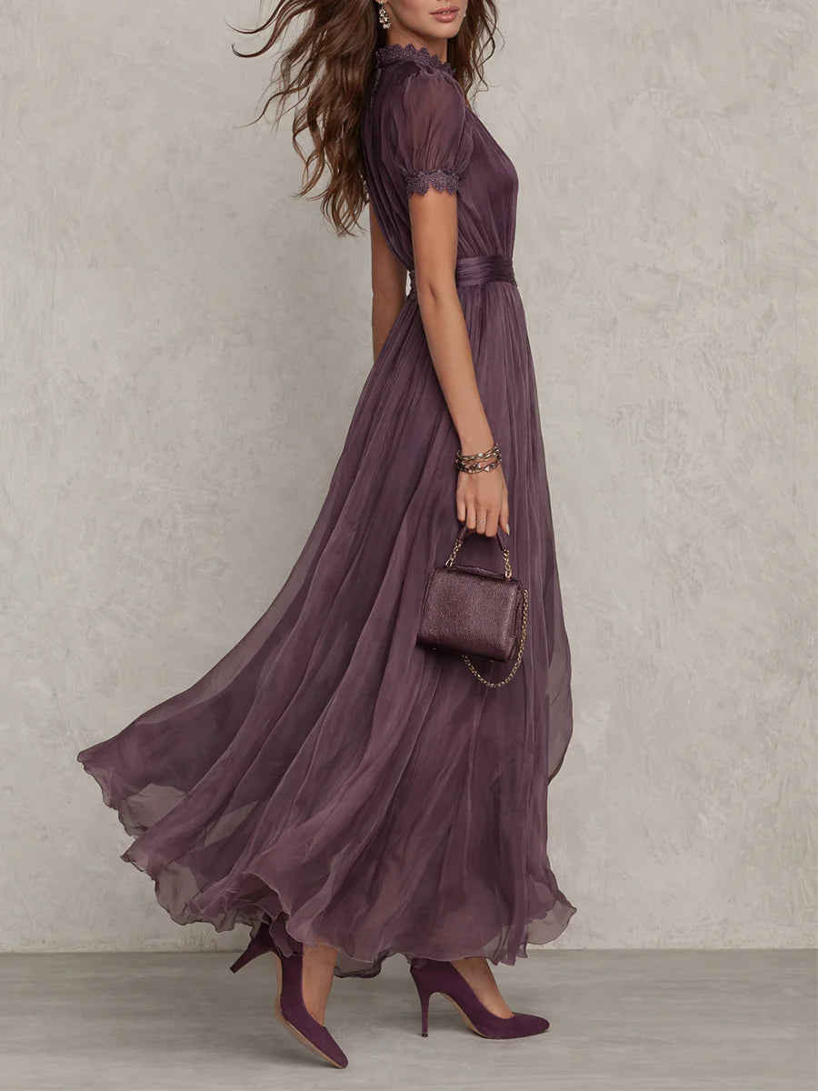 Aurora- Vestido largo morado con escote en forma de ojo de cerradura y ribete de encaje de gasa
