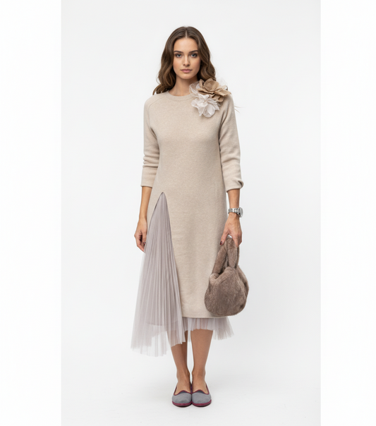 Conjunto con Encantador Vestido Fino con Caída Elegante y Jersey Largo